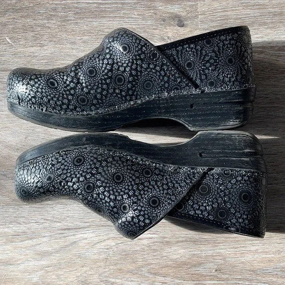 Dansko Clogs Size 37 ( US 6.5-7) - Picture 3 of 16